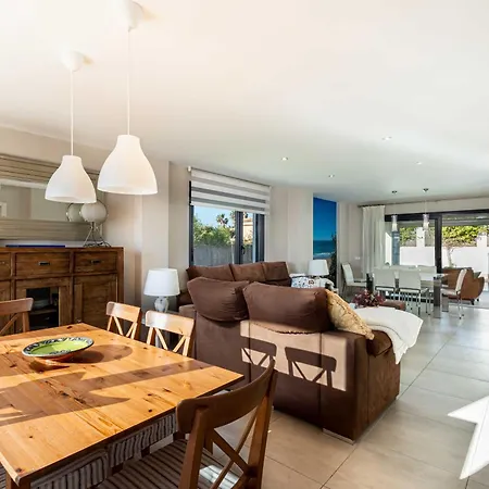 וילה Monaco, Beachfront, Private Swimming Pool 30m From The קוניל דה לה פרונטרה