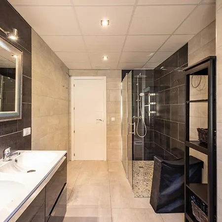 וילה Monaco, Beachfront, Private Swimming Pool 30m From The