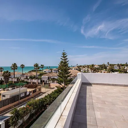 וילה Monaco, Beachfront, Private Swimming Pool 30m From The