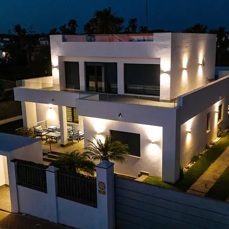 וילה Monaco, Beachfront, Private Swimming Pool 30m From The